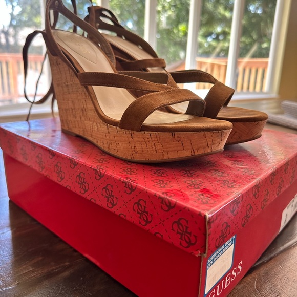 Guess Wedge - Picture 3 of 5
